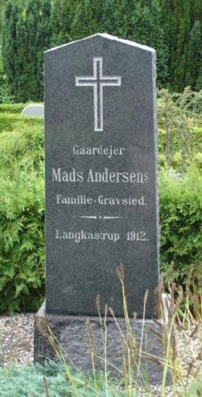 Mads Andersen's familiegravsted.jpg